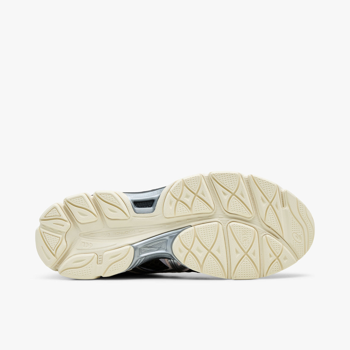 ASICS GEL-CUMULUS 16. Bottom view of single shoe displaying a soft cream rubber outsole with Guidance Line technology and segmented flex grooves.
