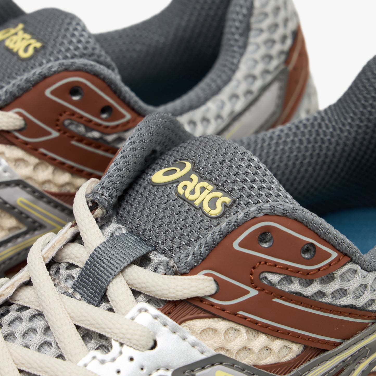 ASICS x EMMI Gel-Cumulus 16 Beige / Gris