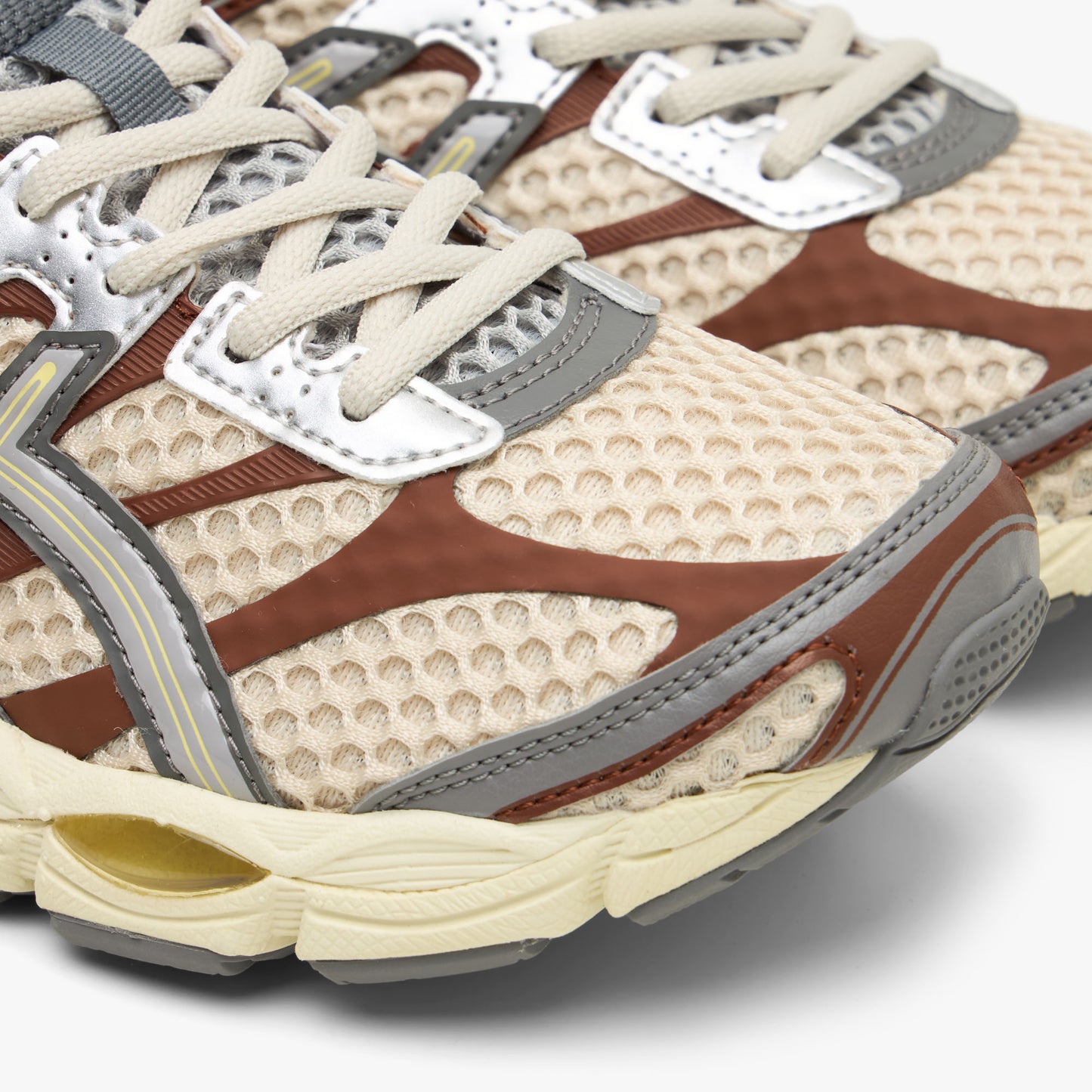 ASICS x EMMI Gel-Cumulus 16 Beige / Gris