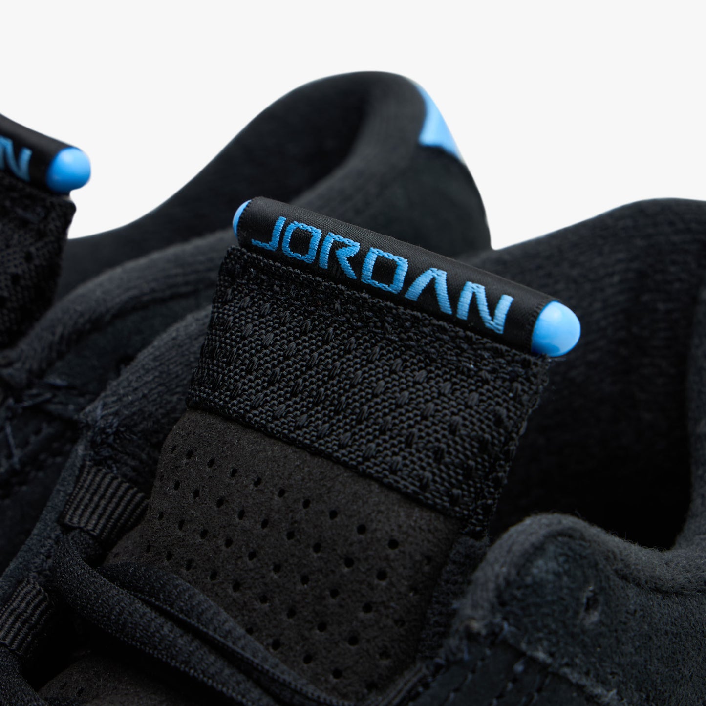 Jordan 14 Retro Noir / Blanc - Bleu Université
