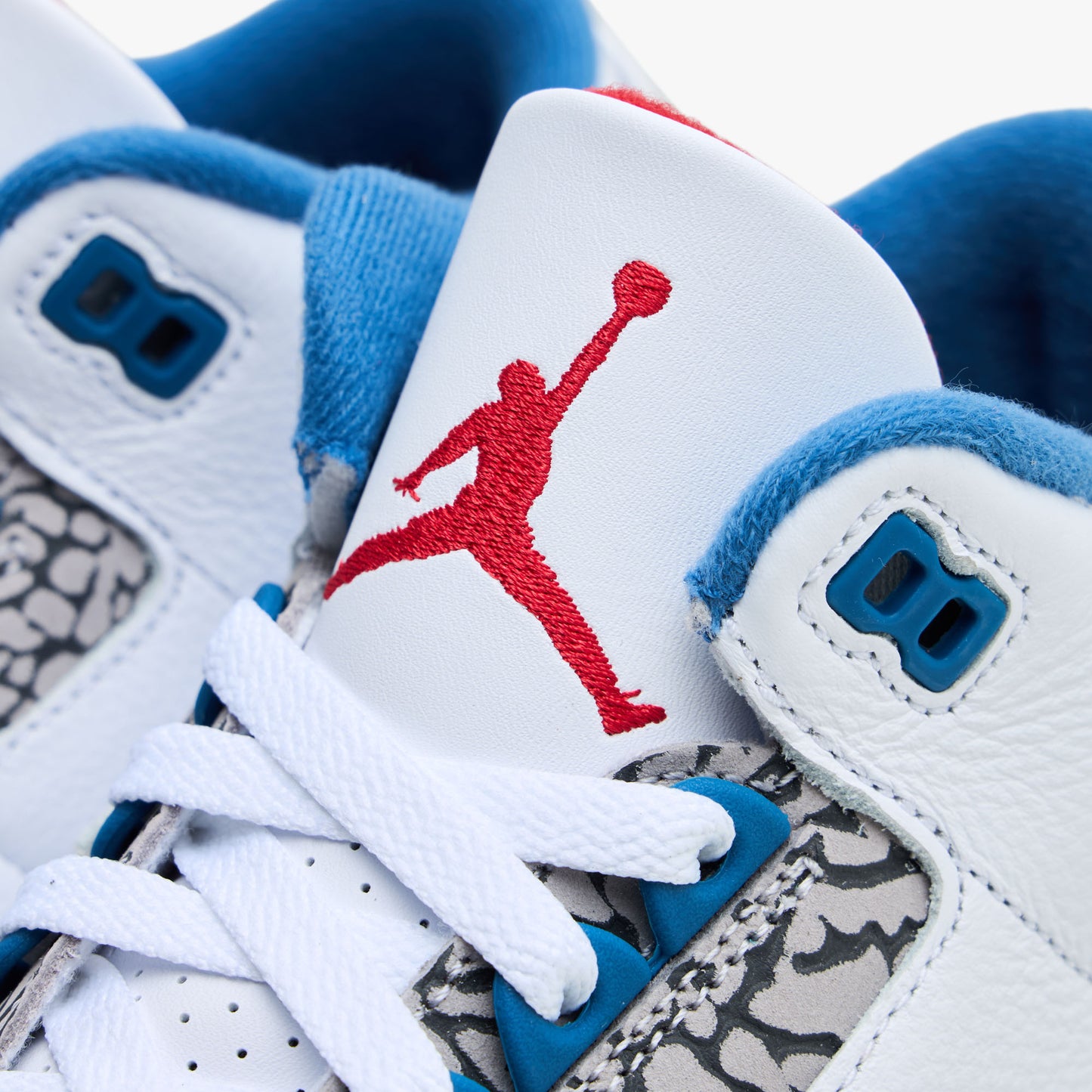Jordan 3 Retro White / True Blue - Fire Red