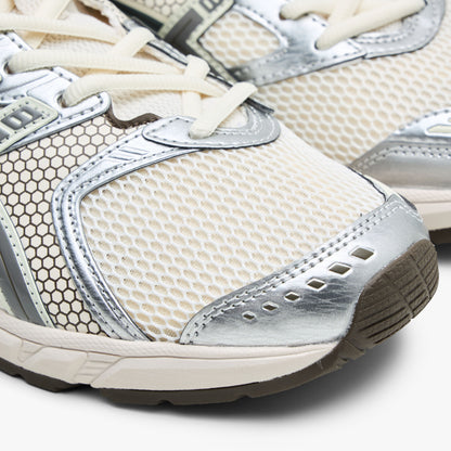 ASICS GEL-DS Trainer 14 Crème / Gris Argile