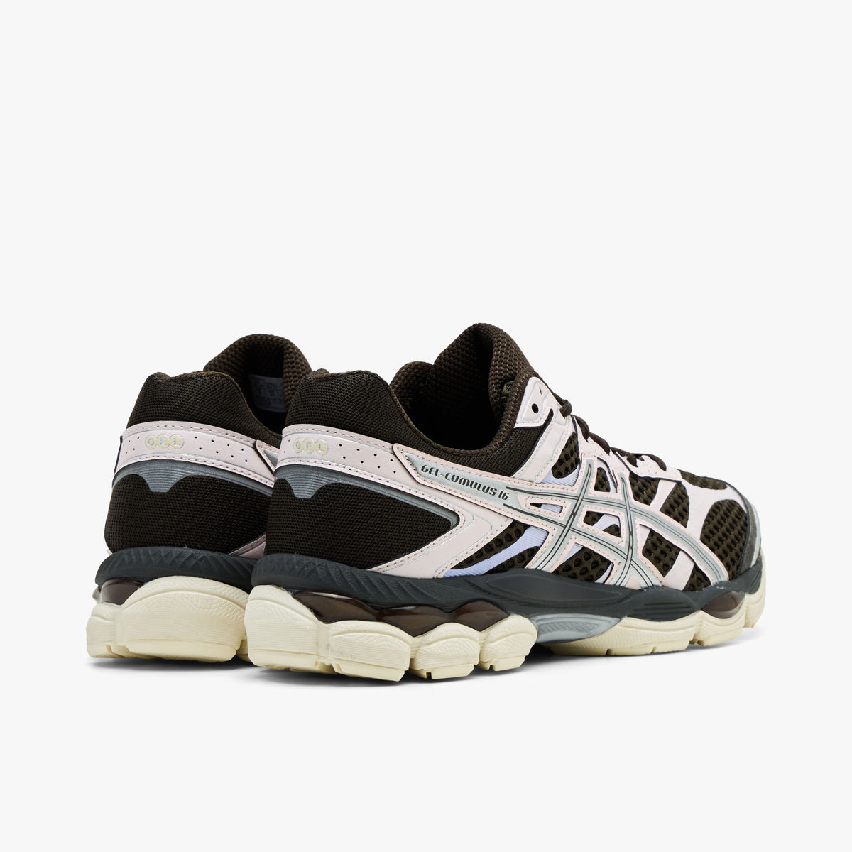 ASICS GEL-CUMULUS 16. Rear three-quarter view showing dark black coffee heel counters with cream overlay accents, padded collars, visible GEL pods, and cream midsoles. 