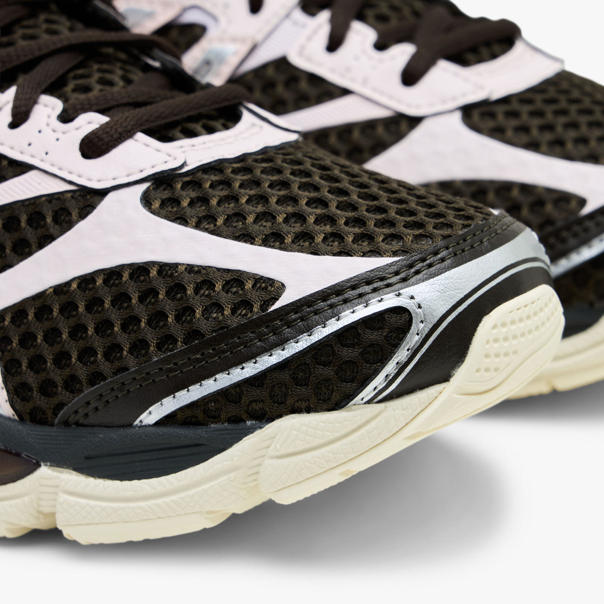 ASICS GEL-CUMULUS 16. Close-up view of the forefoot showing dark black coffee mesh, cream synthetic overlays, silver metallic toe cap piping, and cream midsole. 