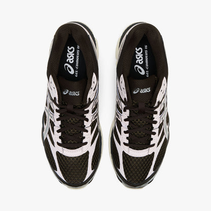 ASICS GEL-CUMULUS 16. Top-down overhead view of a pair of sneakers displaying dark black coffee mesh toe boxes, cream overlays, dark laces, padded collars, and dark branded insoles. 