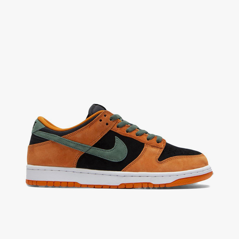 Nike dunks order best sale