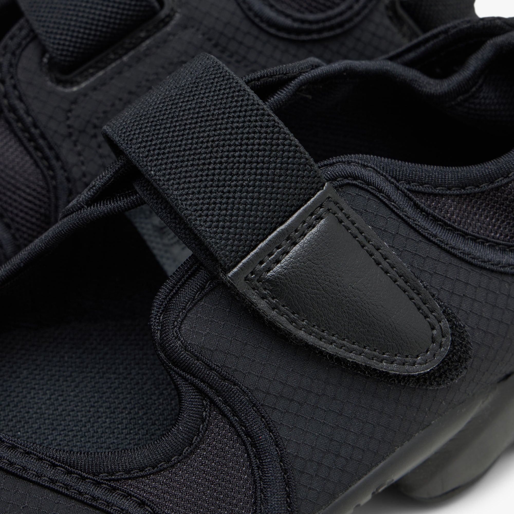 Nike Women's Air Rift Breathe Black / Black - White | Livestock