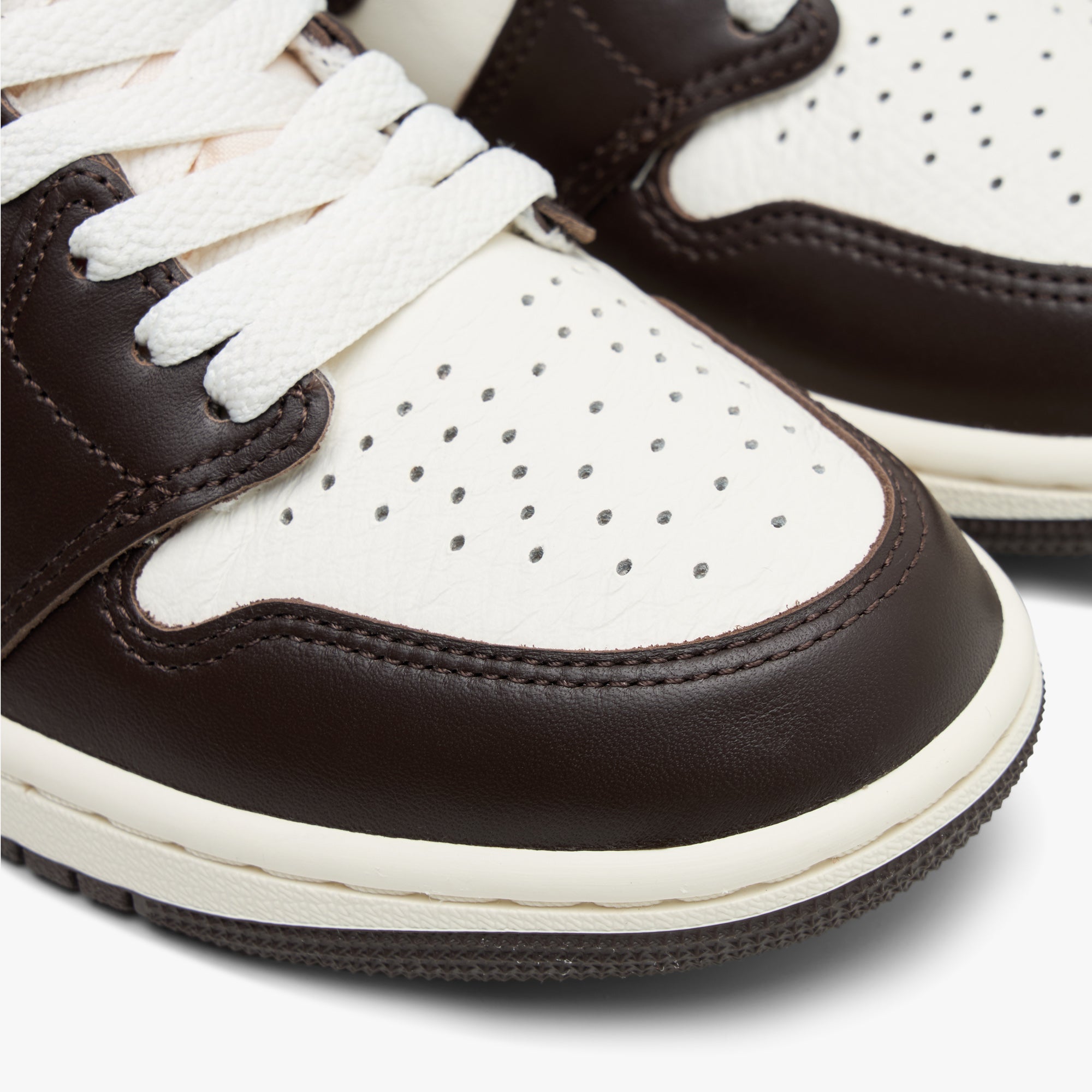 Jordan Women's 1 Retro High OG Baroque Brown / Sail | Livestock