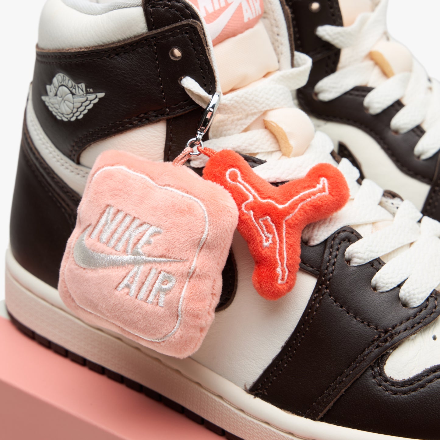 Jordan Women's 1  Retro High OG Baroque Brown / Sail