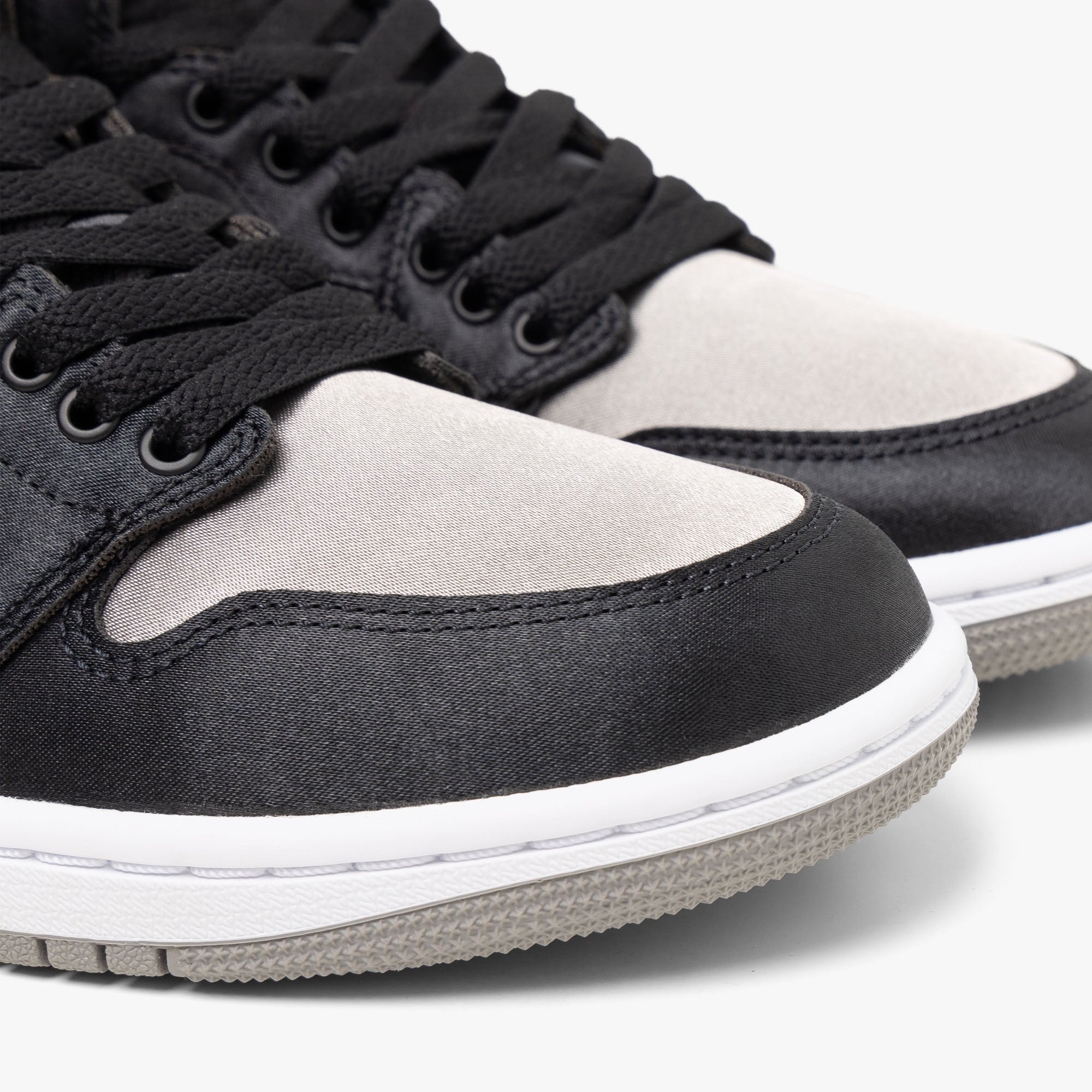 Jordan Women's 1 Retro High OG Black / Medium Grey - White | Livestock