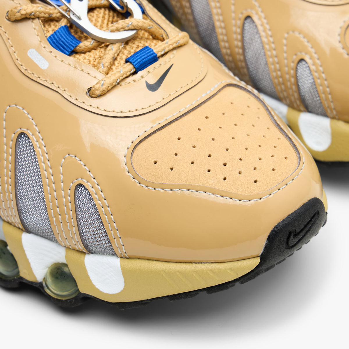** NE PAS UTILISER RTV MARS 26 ** Nike x Patta Air Max Dn8 Club Gold / Argent Métallisé - Bleu Royal