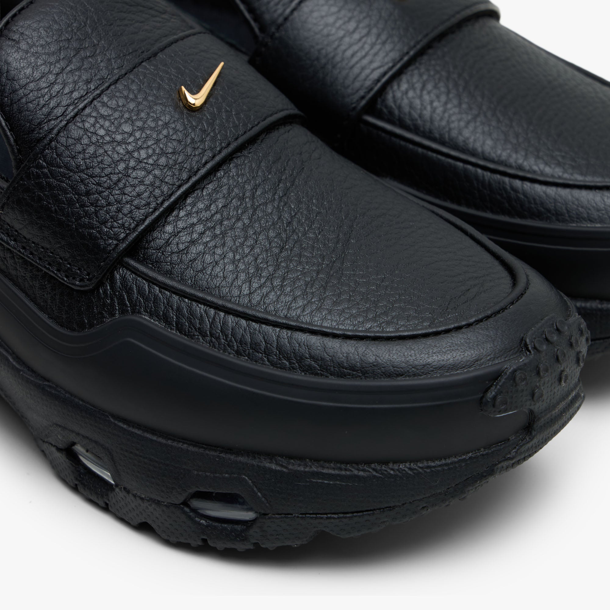 Nike Women's Air Max Phenomena Black / Metallic Gold | Livestock