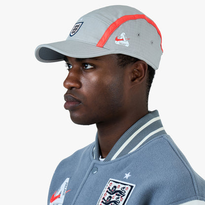 Nike x England x Palace Unstructured Fly Cap Pewter Grey / Cool Grey - Bright Crimson