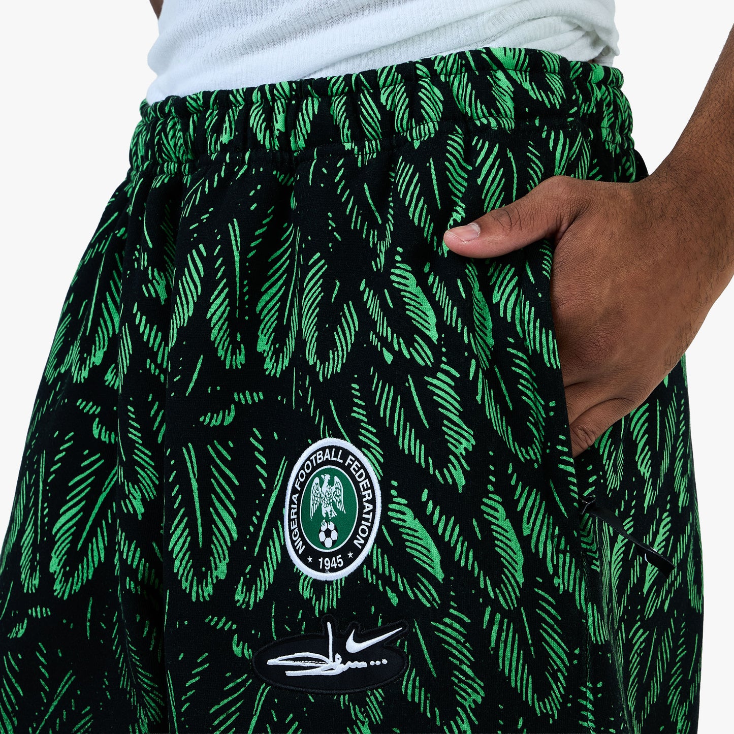 Nike x Nigeria x Slawn Pantalon en molleton Noir / Vert Poison - Blanc