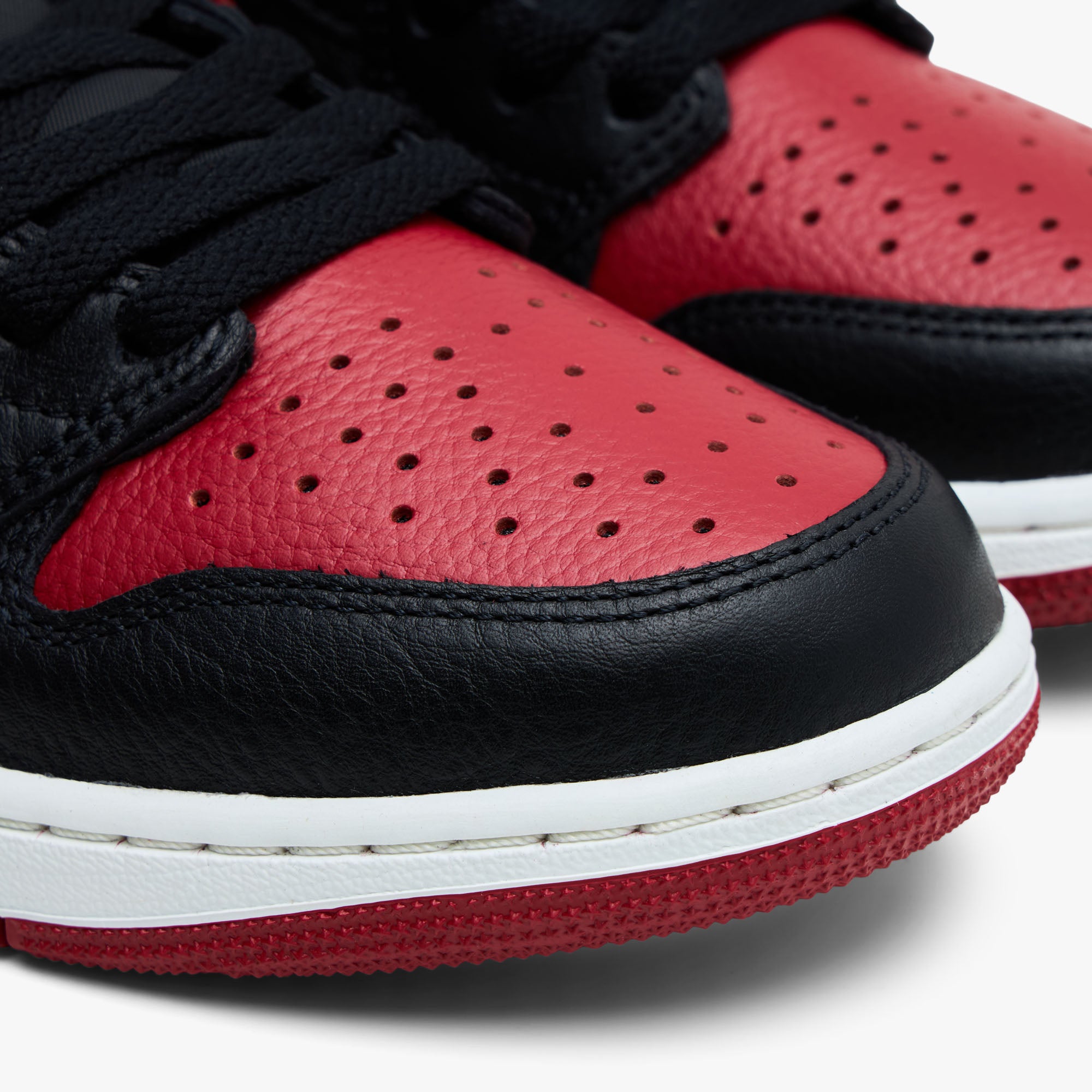 Jordan 1 Retro Low OG Black / Black - Varsity Red | Livestock