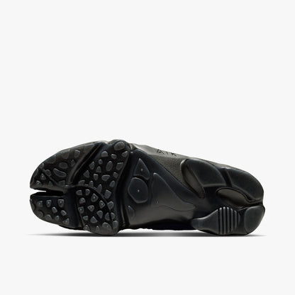 Nike Women's Air Rift Mesh. Bottom view of black split-toe shoes showing rubber traction outsole pattern and split-toe groove. 