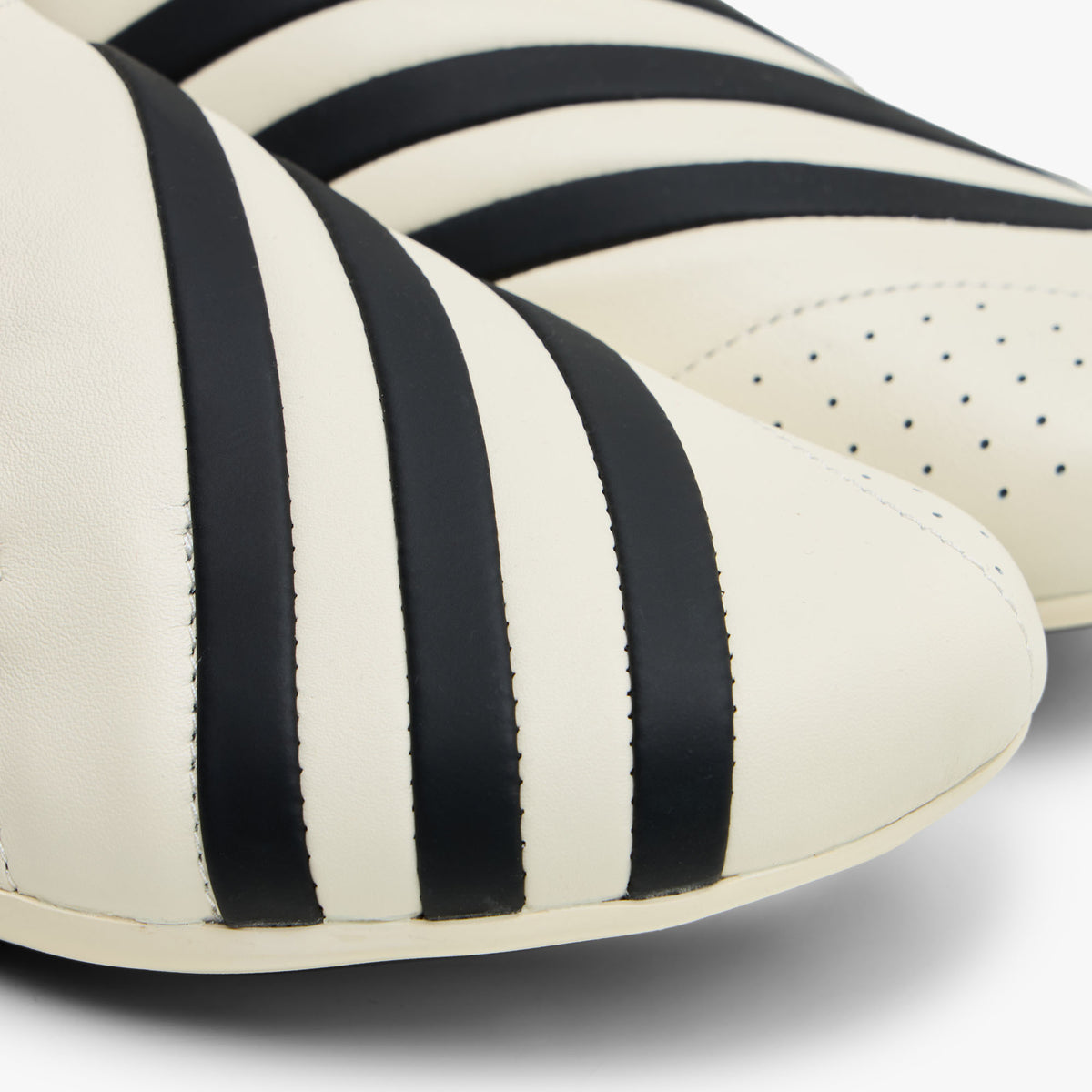 *** NE PAS UTILISER RA 6250147503 ***adidas x Pharrell Vario Flat Earther Blanc / Noir - Blanc