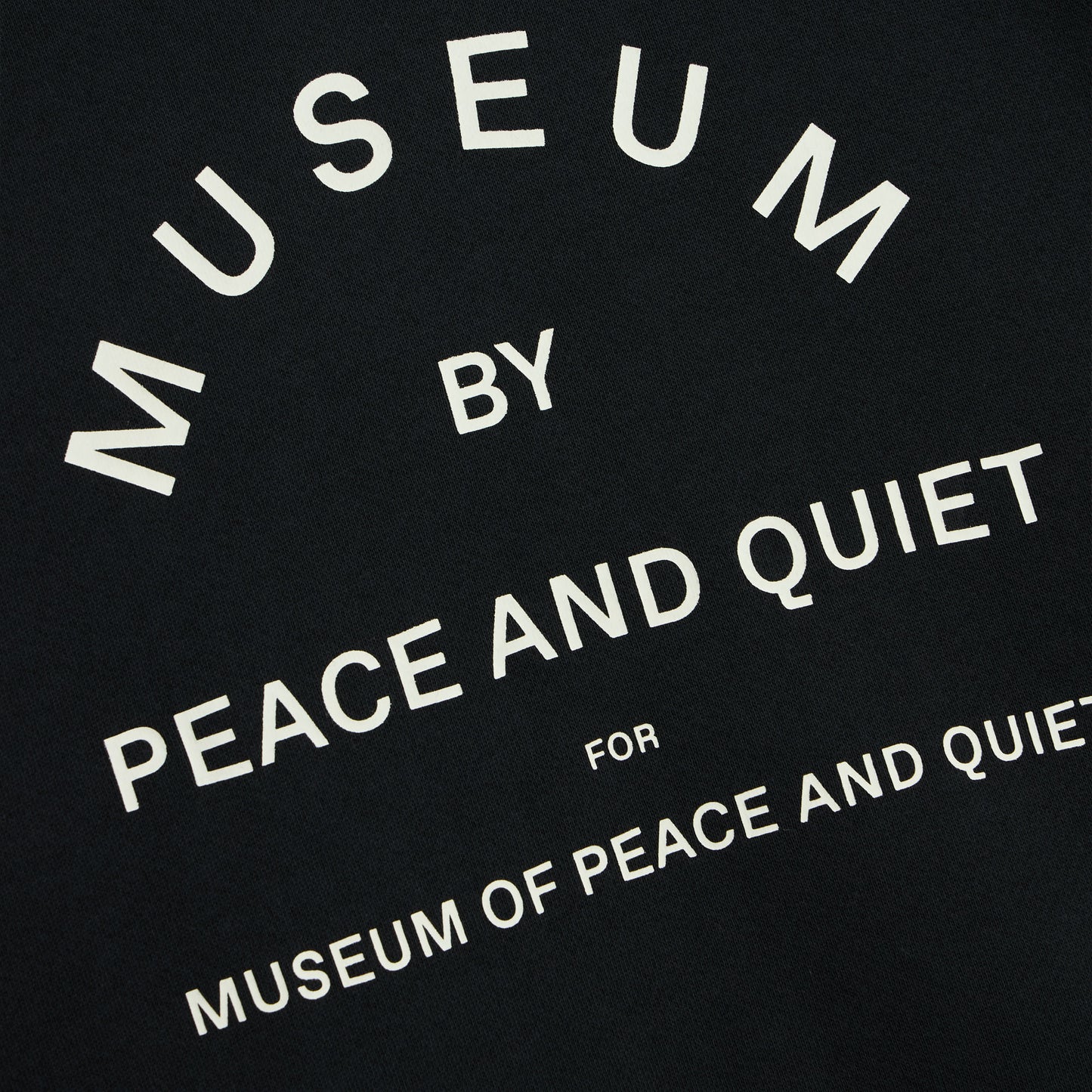 Museum of Peace and Quiet Museum par PQ Crewneck / Noir