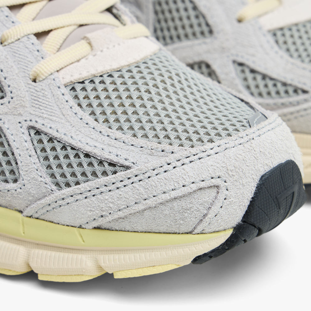 Saucony x 3sixteen Guide v7.3 / Graphite – Livestock