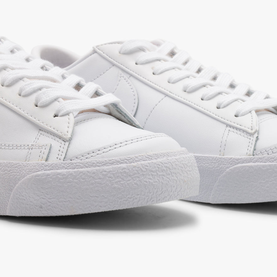 Nike white hot sale blazer low