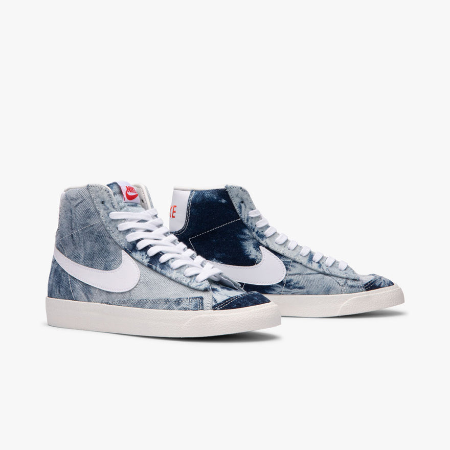 Nike Women's Blazer Mid '77 Multi-Colour / Sail - Habanero Red